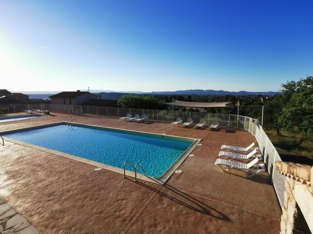 camping du vignal familial glamping lablachere joyeuse rosieres ribes planzolles payzac animation activités chalet bois location piscine ombre nature détente