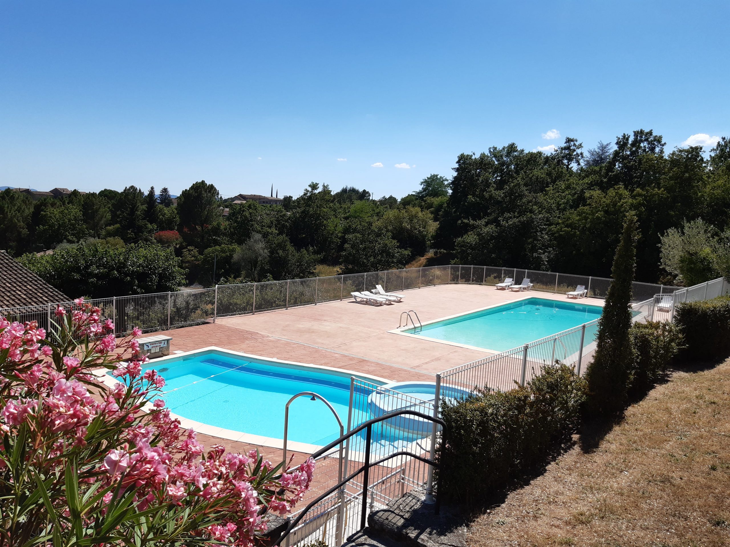 camping du vignal familial glamping lablachere joyeuse rosieres ribes planzolles payzac sud ardeche piscine spa familial glamping animation activités nature détente chalet location