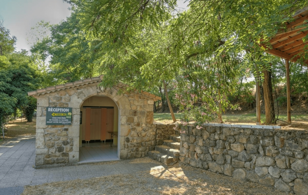 camping du vignal camping familial glamping lablachere joyeuse rosieres ribes planzolles payzac sud ardeche piscine spa familial glamping animation activités location chalet nature piscine détente farniente