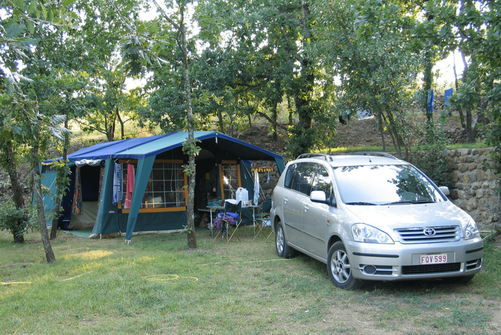 camping du vignal famille glamping lablachere joyeuse rosieres ribes planzolles payzac sud ardeche piscine spa familial animation activités chalet location piscine ombre repose