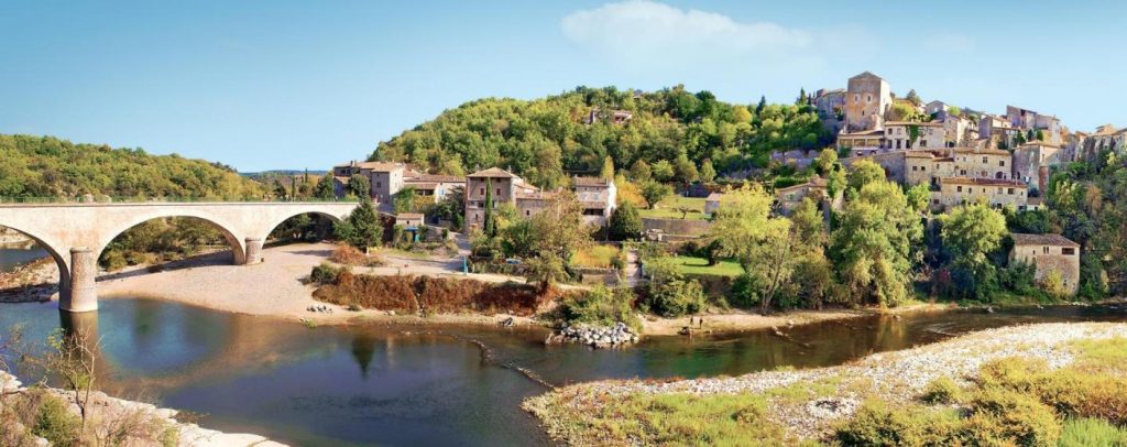 camping du vignal activités en sud ardeche balazuc familial glamping lablachere joyeuse rosiere, ribes planzolle payzac animation activités chalet location détente chalet piscine aire jeu enfant famille ombre repos