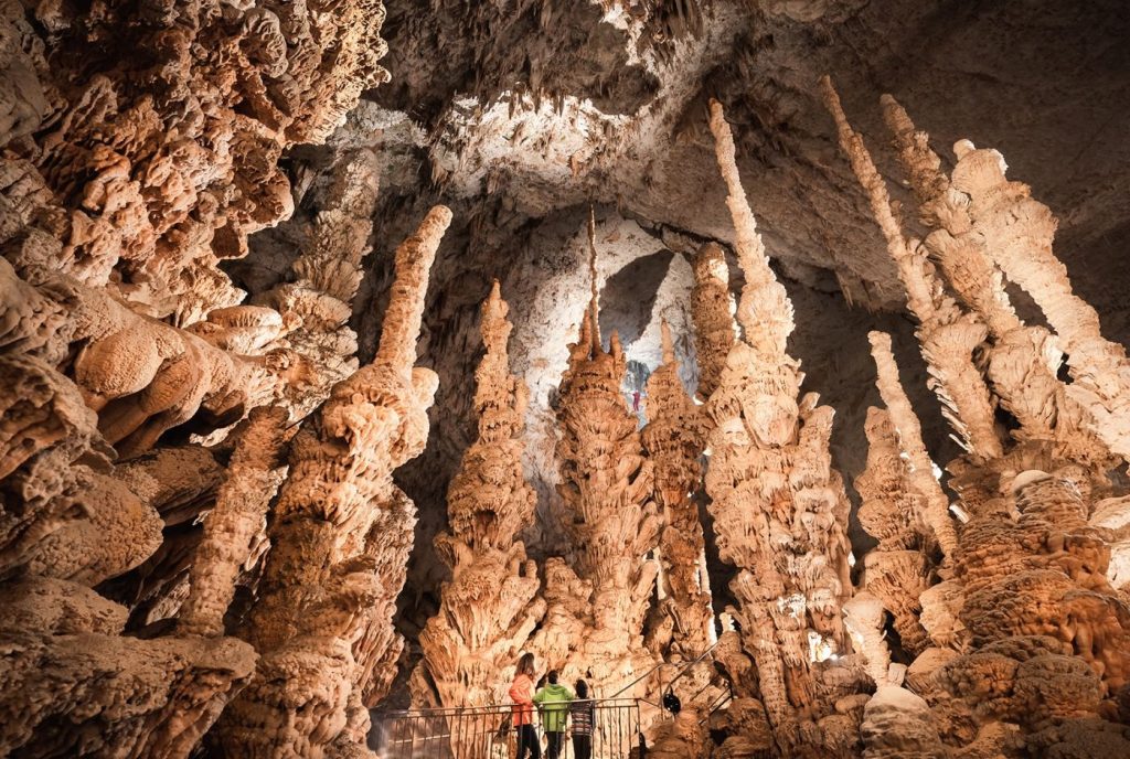 camping du vignal activités en sud ardeche aven d'orgnac familial glamping lablachere joyeuse rosieres ribes planzolles payzac animation activités location chalet piscine ombre nature préservée détente farniente