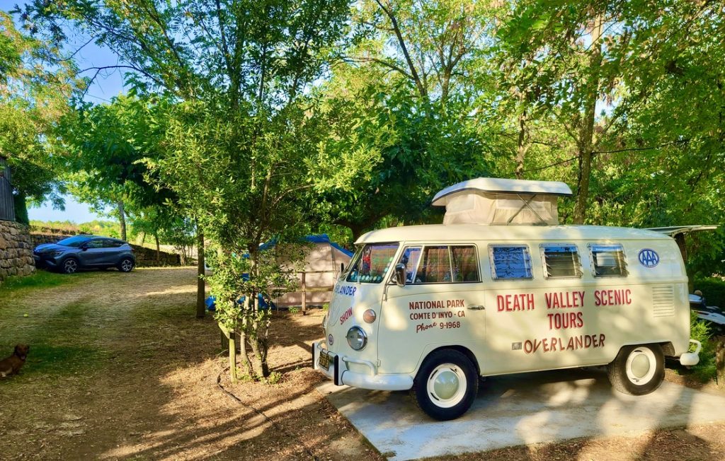 Camping du Vignal combi vintage joyeuse lablachere rosieres payzac planzolle ribes detente repos famille nature location chalet piscine