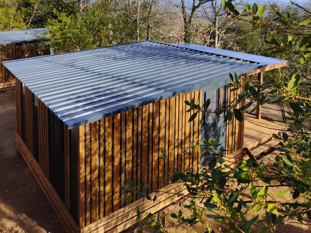 vue Location Chalet Bois camping du Vignal Lablachère Joyeuse Rosières sud Ardèche climatisé confort détente famille piscine nature