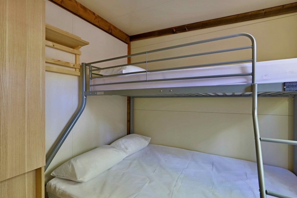 Chalet camping du vignal location piscine nature lablachere joyeuse rosières chambre enfant