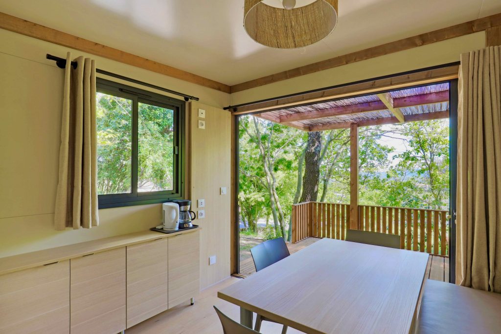 Chalet camping du vignal location piscine nature lablachere joyeuse rosières terrasse intérieur extérieur