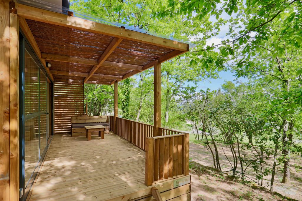 Chalet camping du vignal location piscine nature lablachere joyeuse rosières vue terrasse